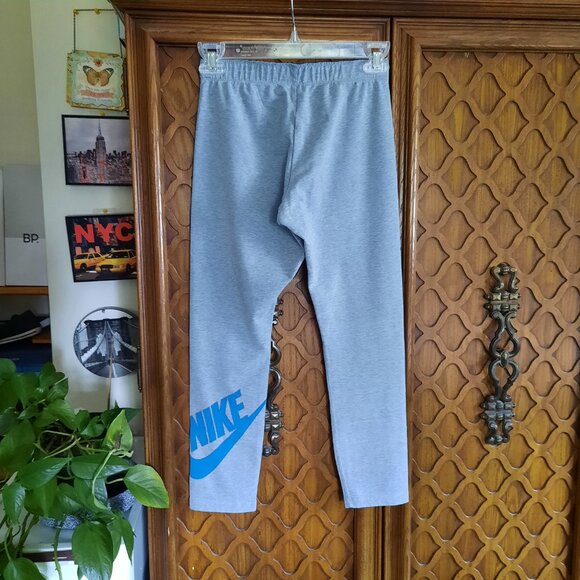 NIKE Sportswear Leg-A-See Graphic Logo Crop Leggings Style# 652478-006 - Size S - Picture 5 of 16